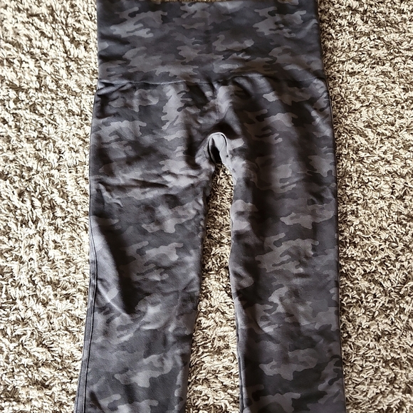 SPANX green camo crop leggings woman size 2X/2TG - Picture 3 of 4